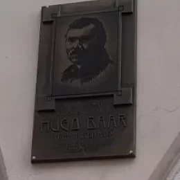 Pamětní deska secesního malíře Hugo Baara